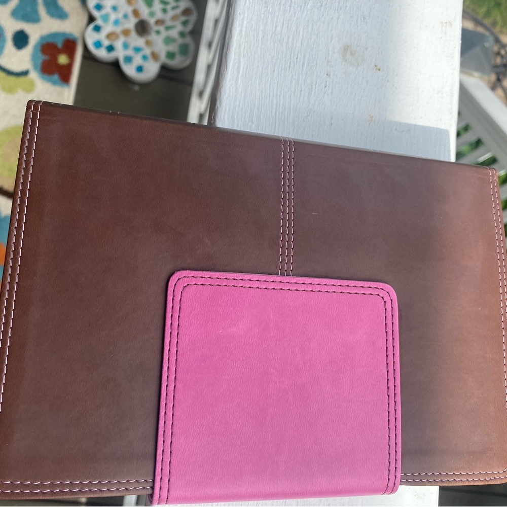 NWT Holman Christian Standard Bible. So pretty 🌸 - Picture 2 of 14